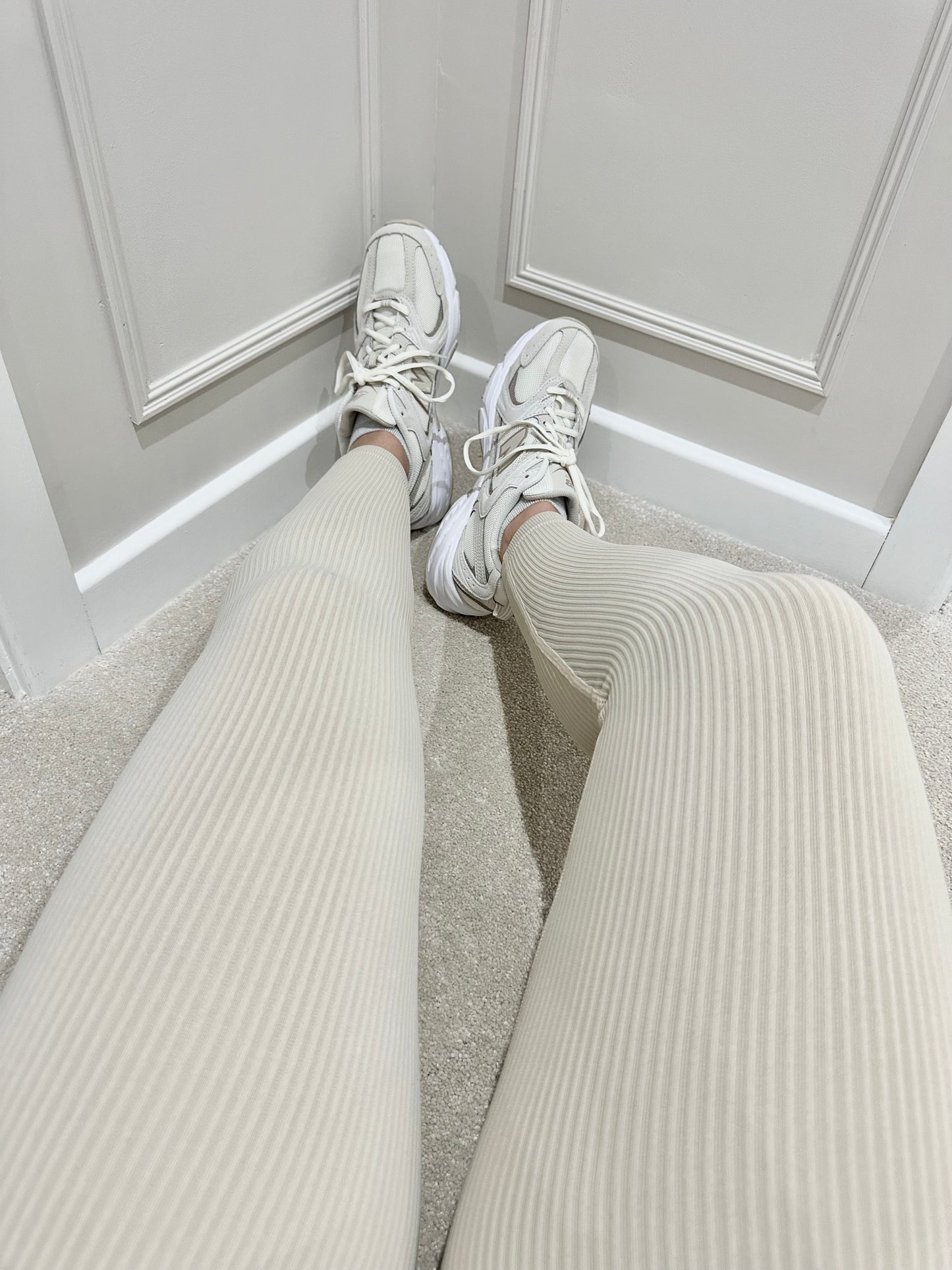 Beige curve thick ribbed leggings