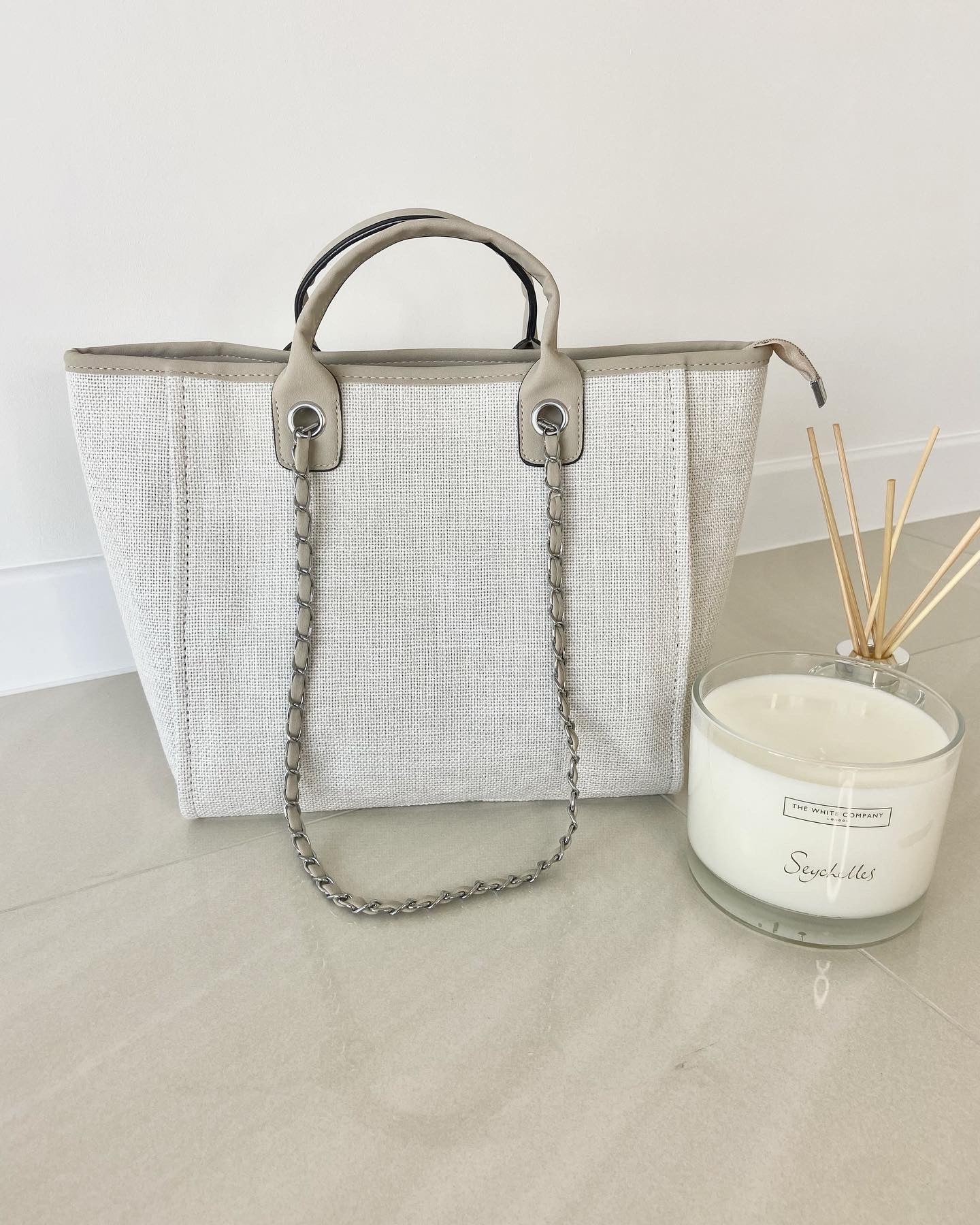 Beige tote bag