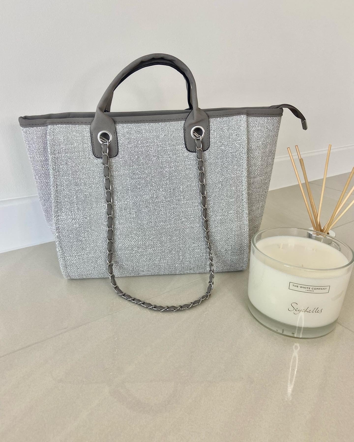 Grey tote bag