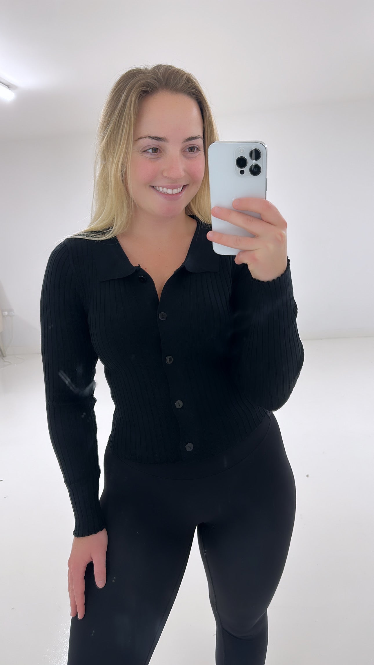 Black ribbed button up top